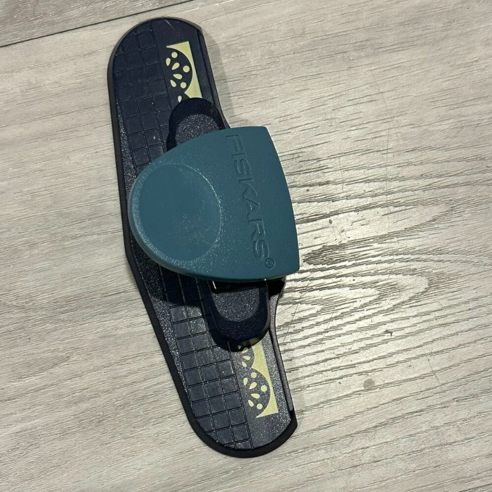 Used. Fiskars. Flower Design Paper Puncher